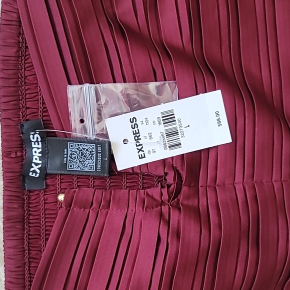 Expres Satin Ruched V-Bar Cropped Top - Picture 8 of 8